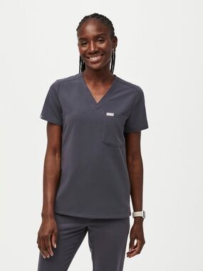 Women's Catarina One-Pocket Scrub Top in Charcoal | FIGS